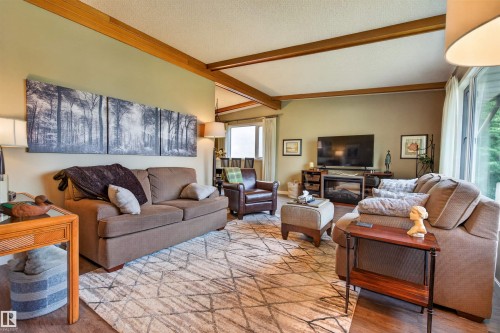 6503 88 Avenue Nw, Edmonton, AB - Indoor Photo Showing Living Room