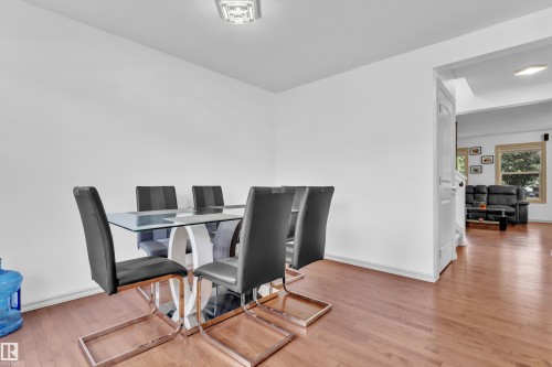 Room featuring wood-finish flooring, white walls, and a ceiling-mounted light fixture - 7223 19A Avenue Sw, Edmonton, AB - Indoor