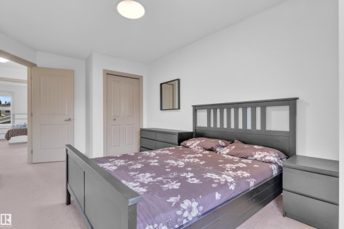 Neutral tone wall finishes - 7223 19A Avenue Sw, Edmonton, AB - Indoor Photo Showing Bedroom