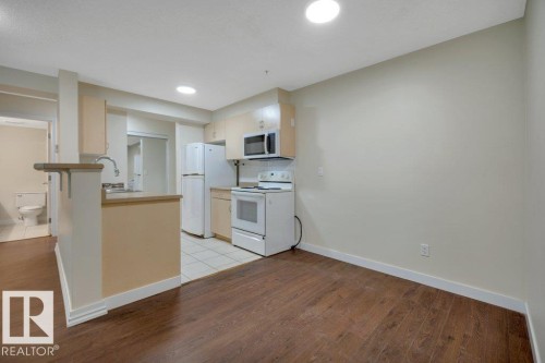 #122 17011 67 Av Nw, Edmonton, AB - Indoor Photo Showing Kitchen
