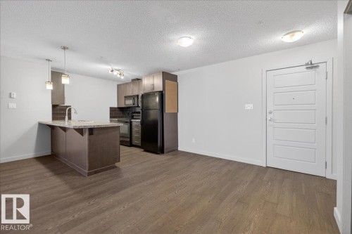 #123 6084 Stanton Dr Sw, Edmonton, AB - Indoor Photo Showing Kitchen