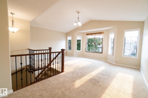 632 60 Street Sw, Edmonton, AB - Indoor Photo Showing Other Room