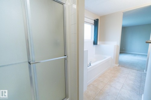 632 60 Street Sw, Edmonton, AB - Indoor Photo Showing Bathroom
