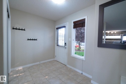 632 60 Street Sw, Edmonton, AB - Indoor Photo Showing Other Room