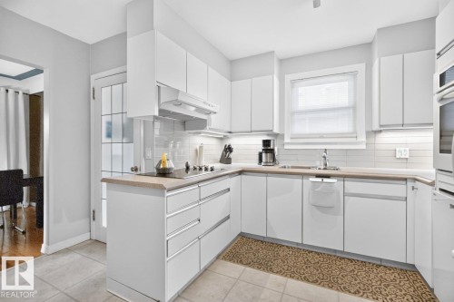 7724 97 Avenue Nw, Edmonton, AB - Indoor Photo Showing Kitchen With Upgraded Kitchen