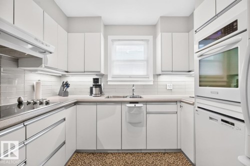 7724 97 Avenue Nw, Edmonton, AB - Indoor Photo Showing Kitchen With Double Sink