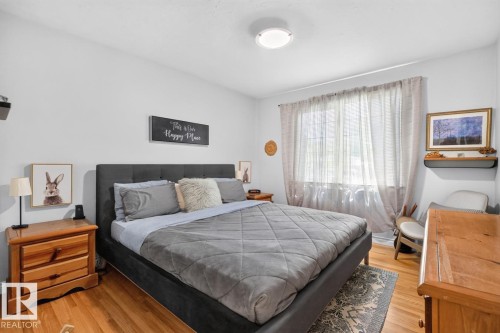 7724 97 Avenue Nw, Edmonton, AB - Indoor Photo Showing Bedroom