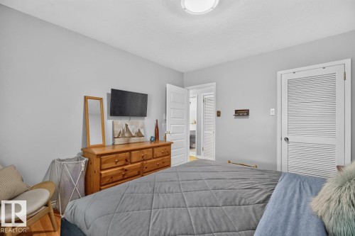 7724 97 Avenue Nw, Edmonton, AB - Indoor Photo Showing Bedroom