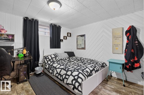7724 97 Avenue Nw, Edmonton, AB - Indoor Photo Showing Bedroom
