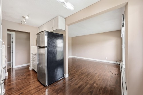 #201 9725 82 Av Nw, Edmonton, AB - Indoor Photo Showing Kitchen