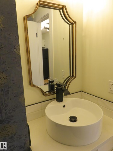 8065 178 Street Nw, Edmonton, AB - Indoor Photo Showing Bathroom