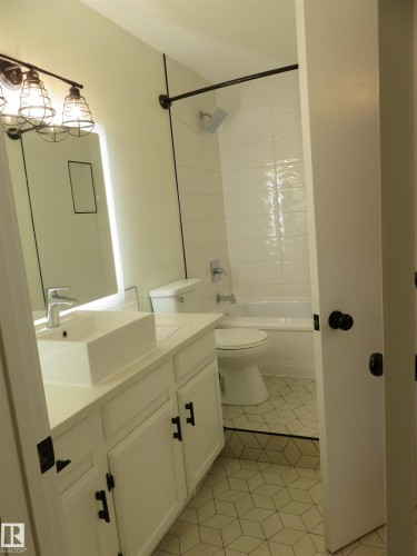 8065 178 Street Nw, Edmonton, AB - Indoor Photo Showing Bathroom