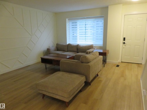 8065 178 Street Nw, Edmonton, AB - Indoor Photo Showing Living Room