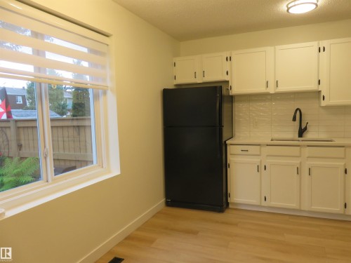 8065 178 Street Nw, Edmonton, AB - Indoor Photo Showing Kitchen