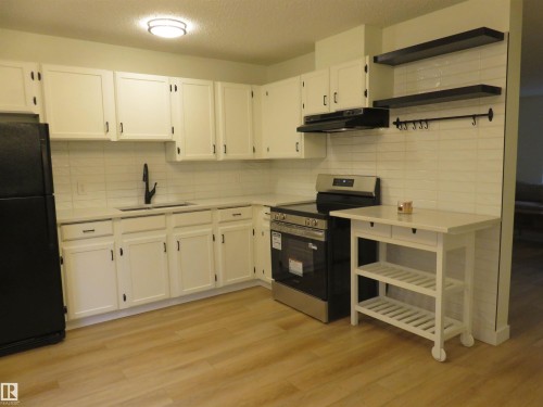 8065 178 Street Nw, Edmonton, AB - Indoor Photo Showing Kitchen