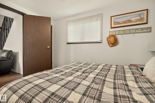 White walls with a window featuring blinds - 264 Beach Avenue, Rural Barrhead County, AB - Indoor Photo Showing Bedroom