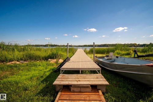 Expansive waterfront property featuring a long dock and mature vegetation - 264 Beach Avenue, Rural Barrhead County, AB - Outdoor With View