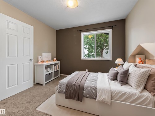 13003 101 Street Nw, Edmonton, AB - Indoor Photo Showing Bedroom