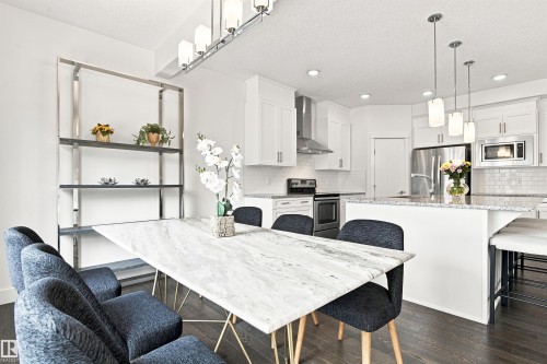 3741 Kidd Crescent Sw, Edmonton, AB - Indoor