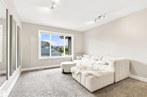3741 Kidd Crescent Sw, Edmonton, AB - Indoor
