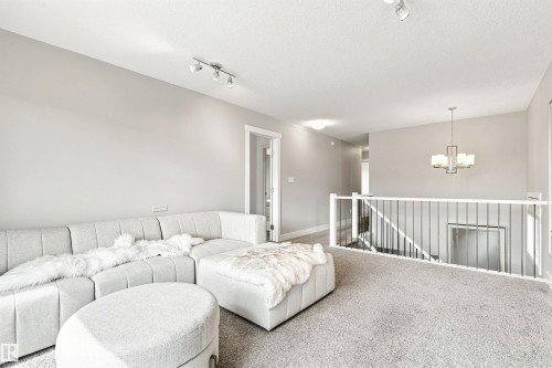 3741 Kidd Crescent Sw, Edmonton, AB - Indoor Photo Showing Other Room