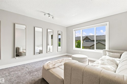3741 Kidd Crescent Sw, Edmonton, AB - Indoor