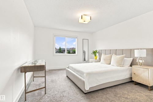 3741 Kidd Crescent Sw, Edmonton, AB - Indoor Photo Showing Bedroom