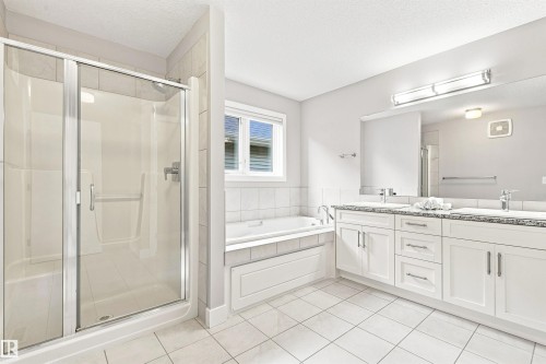 3741 Kidd Crescent Sw, Edmonton, AB - Indoor Photo Showing Bathroom