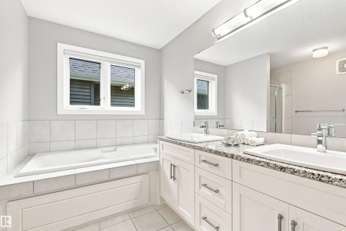 3741 Kidd Crescent Sw, Edmonton, AB - Indoor Photo Showing Bathroom