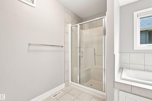 3741 Kidd Crescent Sw, Edmonton, AB - Indoor Photo Showing Bathroom
