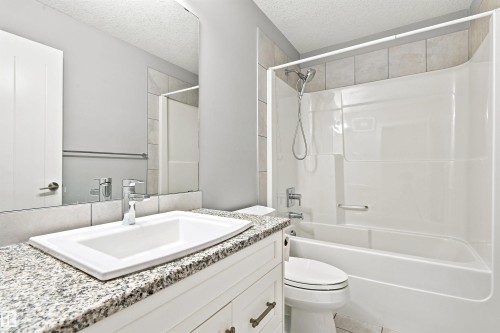 3741 Kidd Crescent Sw, Edmonton, AB - Indoor Photo Showing Bathroom