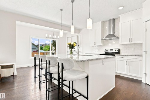 3741 Kidd Crescent Sw, Edmonton, AB - Indoor Photo Showing Kitchen With Upgraded Kitchen