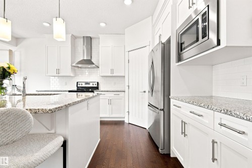 3741 Kidd Crescent Sw, Edmonton, AB - Indoor Photo Showing Kitchen With Upgraded Kitchen