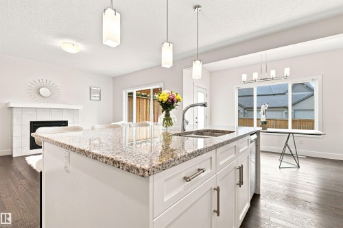 3741 Kidd Crescent Sw, Edmonton, AB - Indoor Photo Showing Kitchen With Upgraded Kitchen