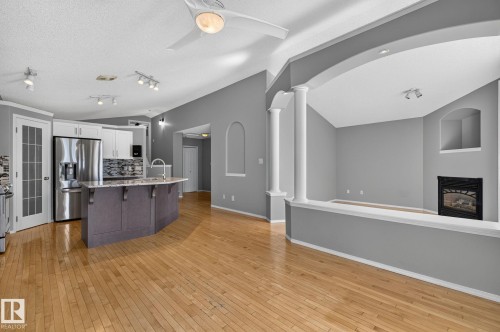 227 Wyman Lane Nw, Edmonton, AB - Indoor Photo Showing Kitchen