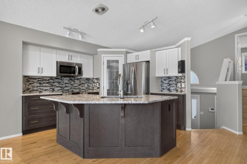 227 Wyman Lane Nw, Edmonton, AB - Indoor Photo Showing Kitchen With Upgraded Kitchen