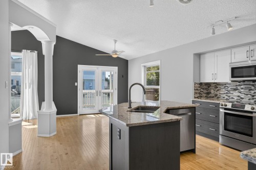 227 Wyman Lane Nw, Edmonton, AB - Indoor Photo Showing Kitchen With Double Sink With Upgraded Kitchen