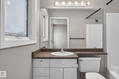 227 Wyman Lane Nw, Edmonton, AB - Indoor Photo Showing Bathroom