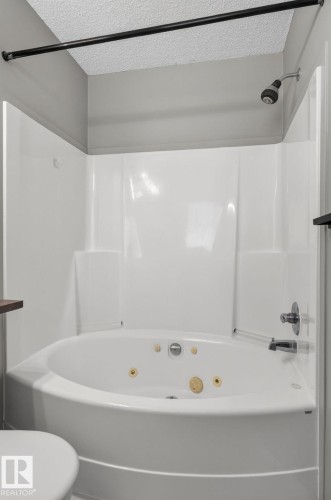 227 Wyman Lane Nw, Edmonton, AB - Indoor Photo Showing Bathroom