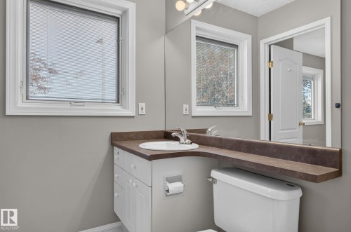 227 Wyman Lane Nw, Edmonton, AB - Indoor Photo Showing Bathroom