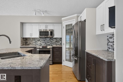 227 Wyman Lane Nw, Edmonton, AB - Indoor Photo Showing Kitchen With Double Sink With Upgraded Kitchen