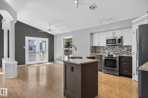 227 Wyman Lane Nw, Edmonton, AB - Indoor Photo Showing Kitchen With Upgraded Kitchen