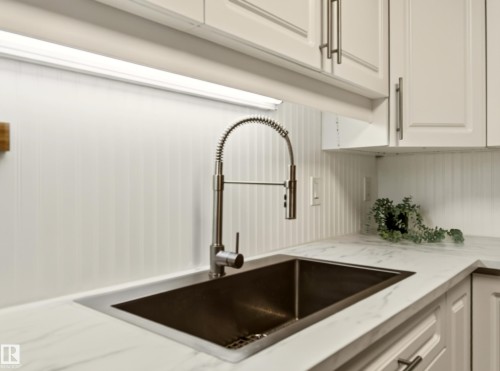 #211 9003 106A Av Nw, Edmonton, AB - Indoor Photo Showing Kitchen