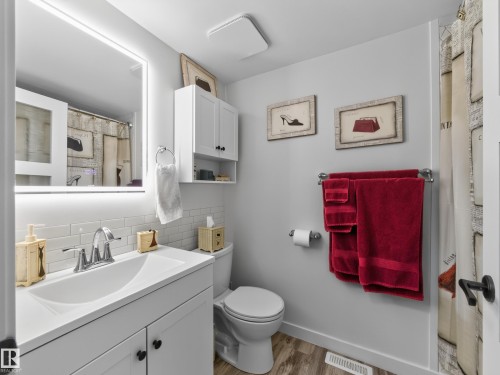 #211 9003 106A Av Nw, Edmonton, AB - Indoor Photo Showing Bathroom