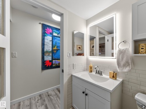#211 9003 106A Av Nw, Edmonton, AB - Indoor Photo Showing Bathroom
