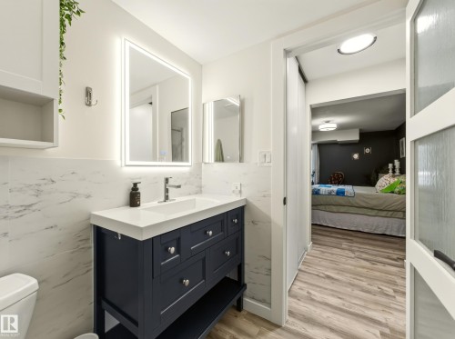#211 9003 106A Av Nw, Edmonton, AB - Indoor Photo Showing Bathroom