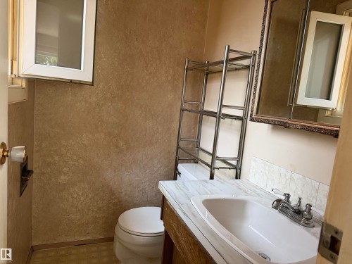 107 Mountain Ash Drive, Wetaskiwin, AB - Indoor Photo Showing Bathroom