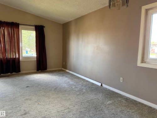 107 Mountain Ash Drive, Wetaskiwin, AB - Indoor Photo Showing Other Room