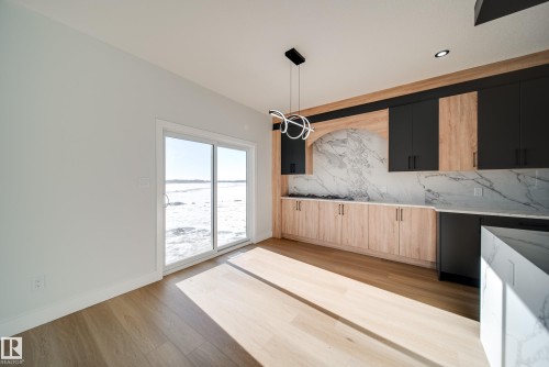 7027 177 Avenue Nw, Edmonton, AB - Indoor