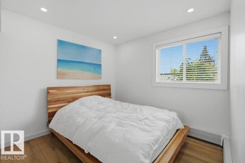 #6 4415 Lakeshore Dr, Sylvan Lake, AB - Indoor Photo Showing Bedroom